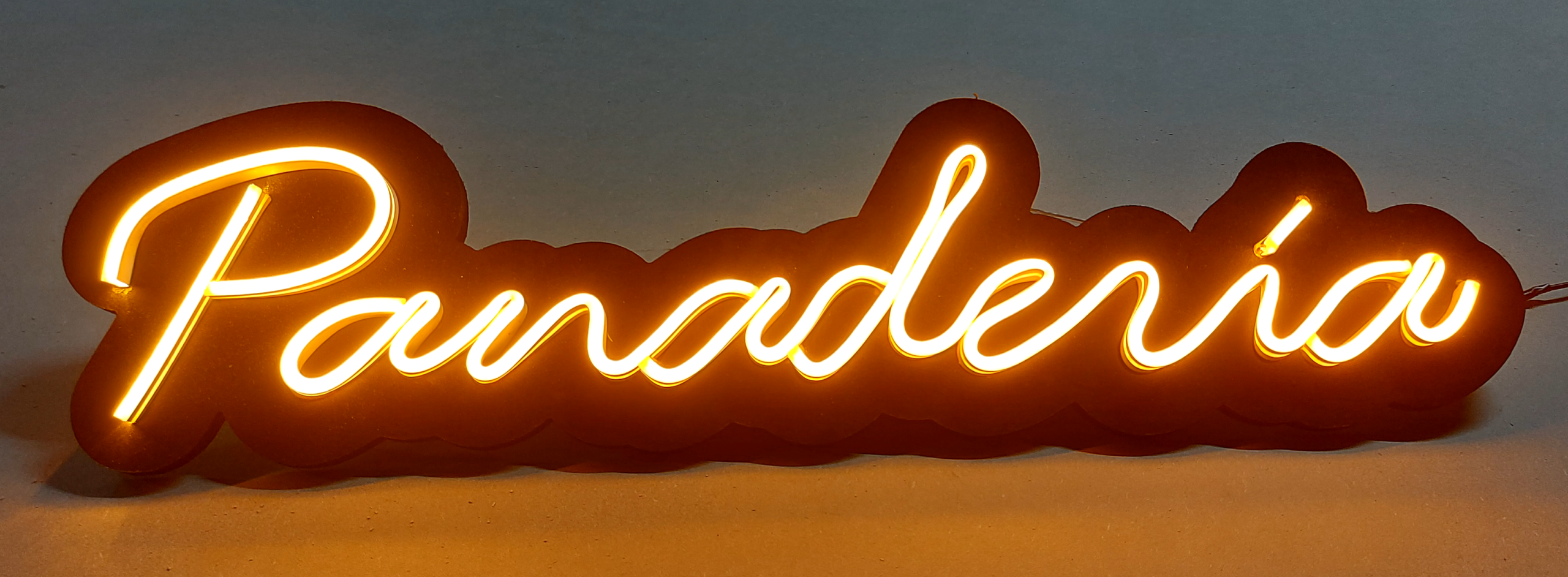 Letrero neon LED panadería Santiago - DPI Medios
